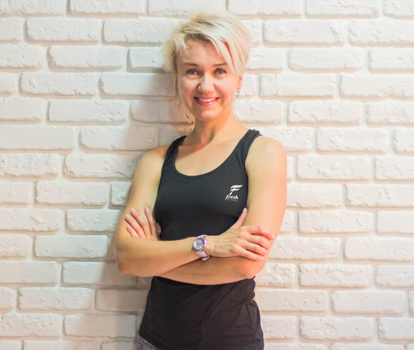 Елена Денисова - тренер-преподаватель по йоге, аэройоге. Инструктор аквааэробики.